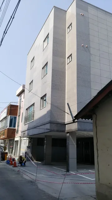 다가구 리모델링 증축 — 좁은 골목의 다층 건물