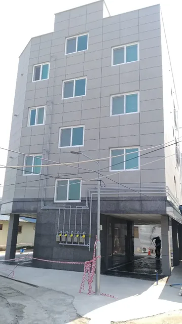 건축물대장 변경 — 5층 건물 정면 외관